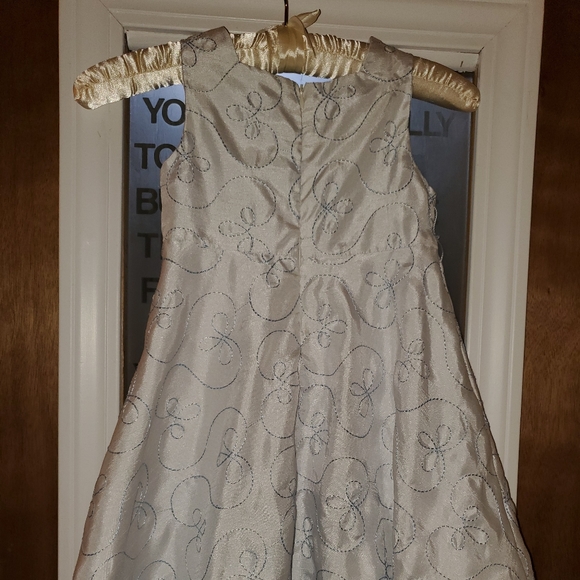 Spring dress - Picture 3 of 3